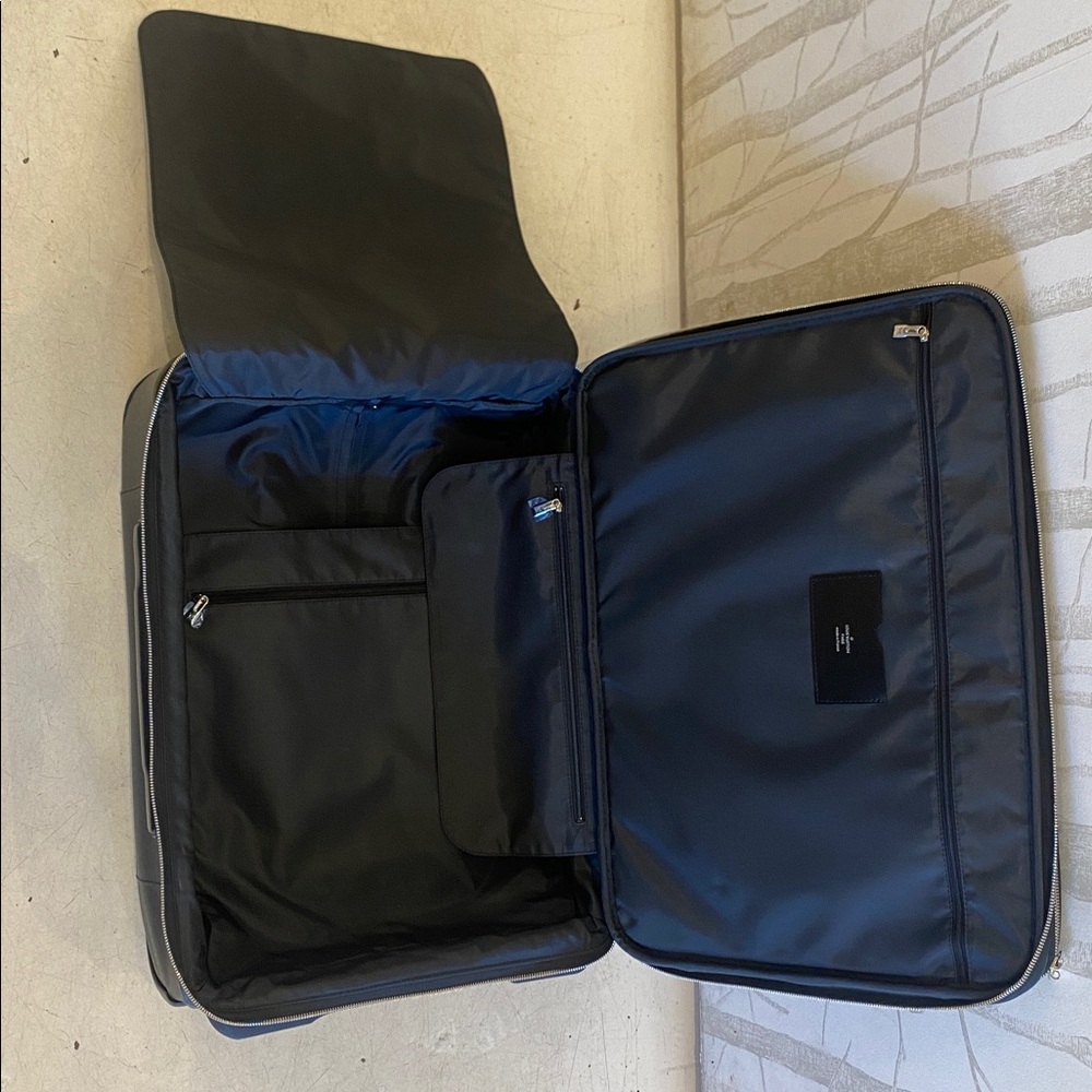 Louis Vuitton Taiga Pegasus Legere Business
Carry Noir Bag Suitcase Black - Picture 4 of 17